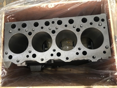 PC60-7 4D95發動（dòng）機缸體